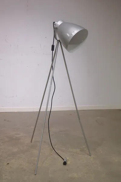 GOLVLAMPA