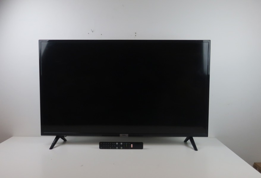 TV. TCL 44"