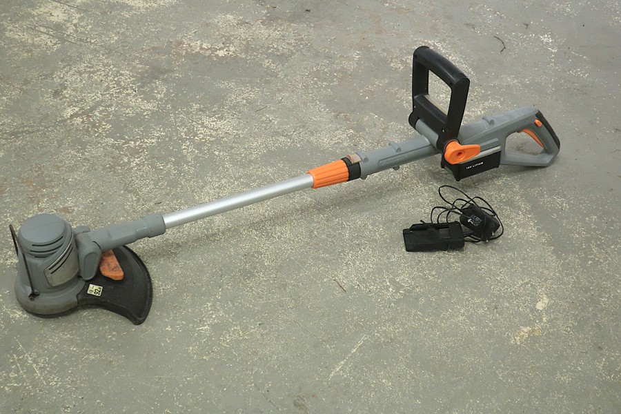 TRIMMER