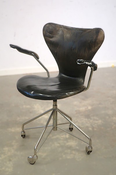 ARNE JACOBSEN. KONTORSSTOL "SJUAN" FRITZ HANSEN DANMARK