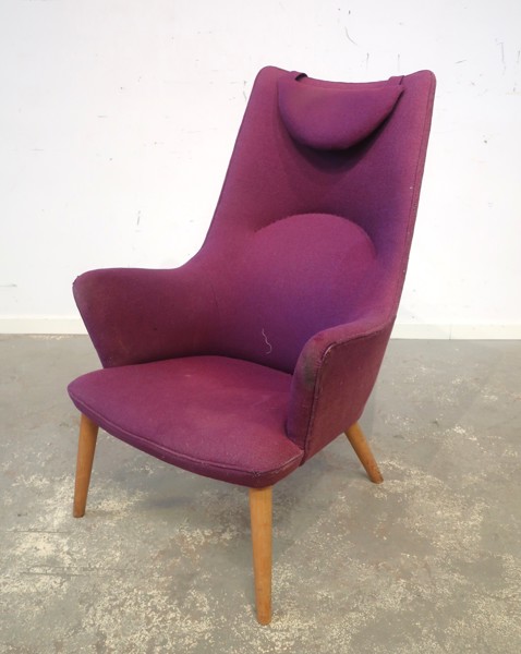 HANS J WEGNER. FÅTÖLJ "AP 27/18"