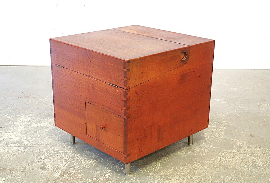 HANS J WEGNER. BARSKÅP. MODELL 8034, ANDREAS TUCK, DANMARK 1950/60-tal.