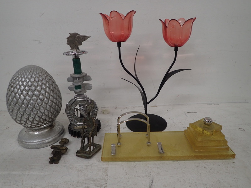 Ljusstake,brevställ,bronsfigur m.m