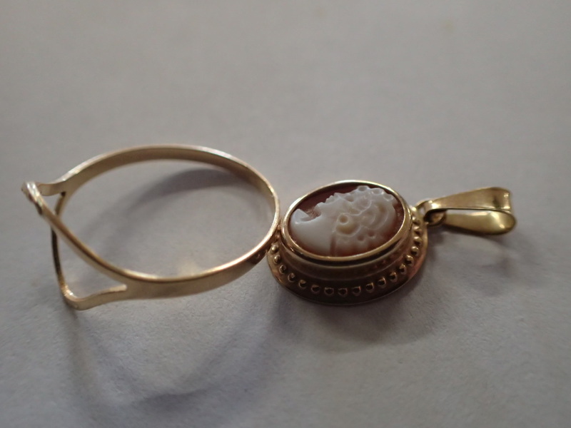 Hänge + def.ring 18k vikt:1,5gr