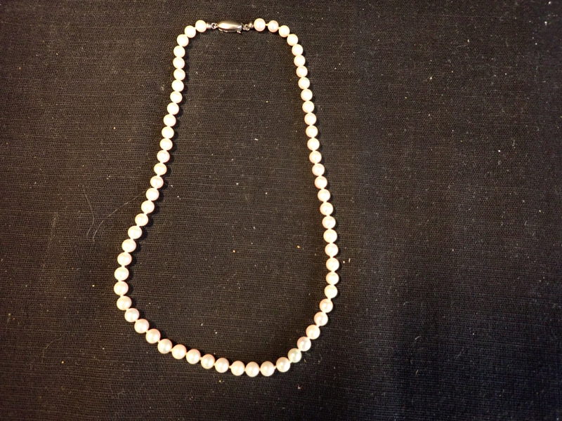 PÄRLHALSBAND med Silverlås