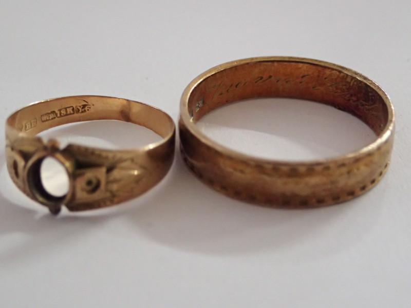 2st ringar 18k vikt:7,7gr