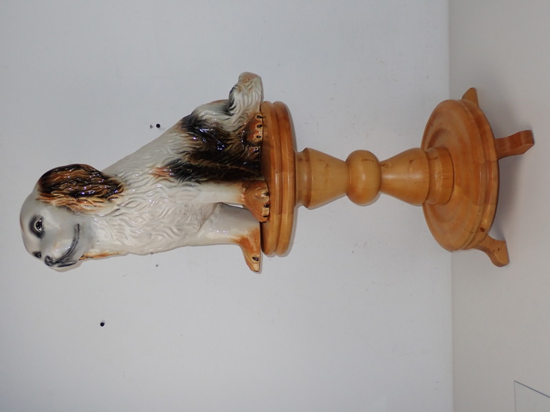 PORSLINSHUND + PIEDESTAL