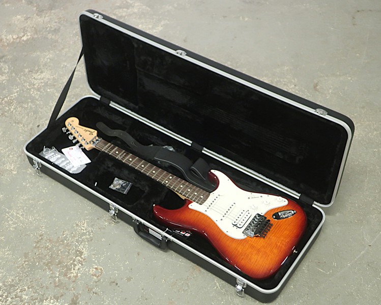 ELGITARR FENDER STRATOCASTER 2015