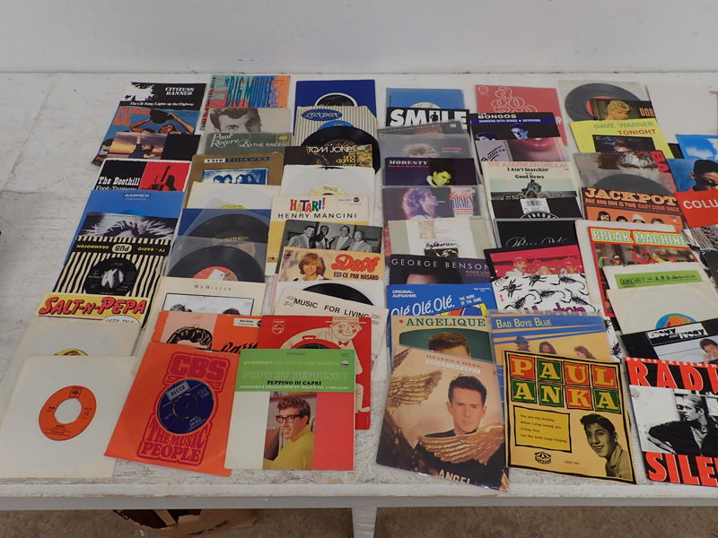 Vinylsinglar o EP    ca.100st