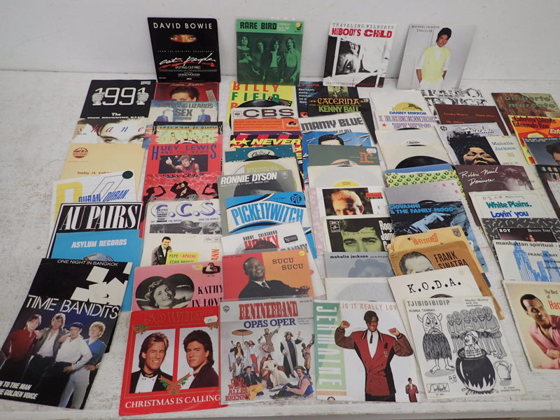 Vinylsinglar o EP    ca.70st