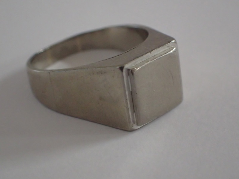 Ring 18k vitguld Vikt:8,5gr