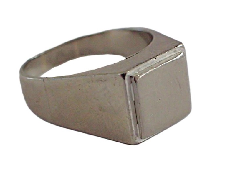 Ring 18k vitguld    Vikt:8,5gr