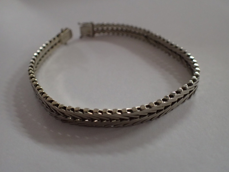 Armband 18k vitguld vikt:15,9gr