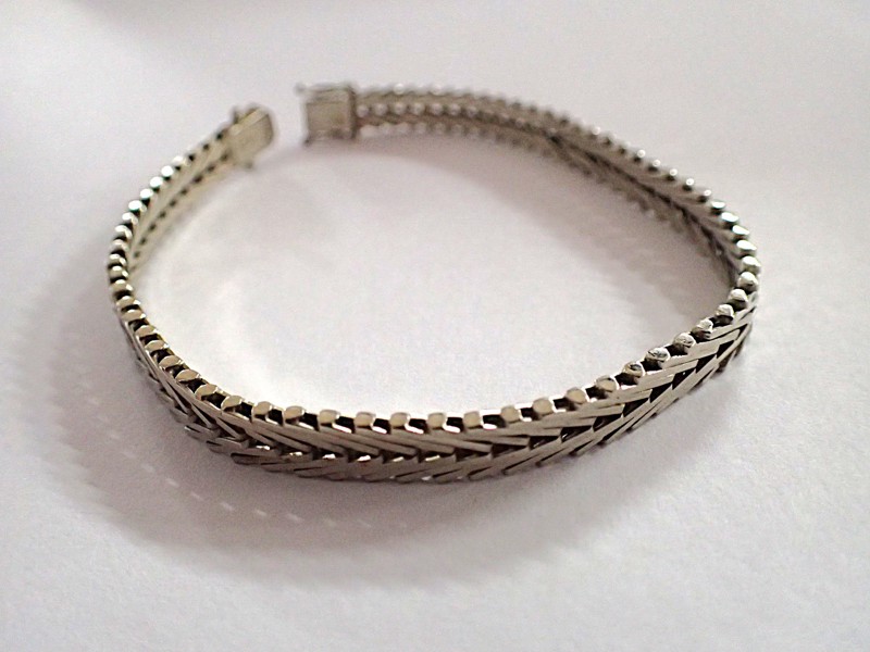 Armband 18k vitguld       vikt:15,9gr