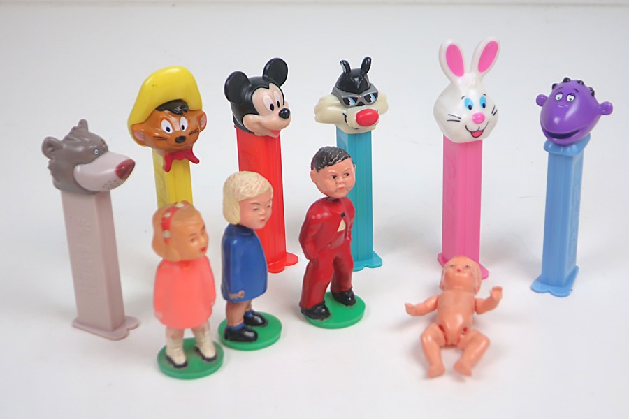 PEZ DISPENSRAR OCH DOCKOR