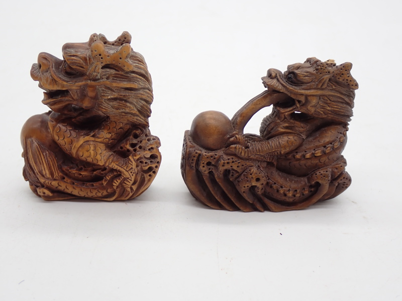 2 st ORIENTALISKA NETSUKE i trä