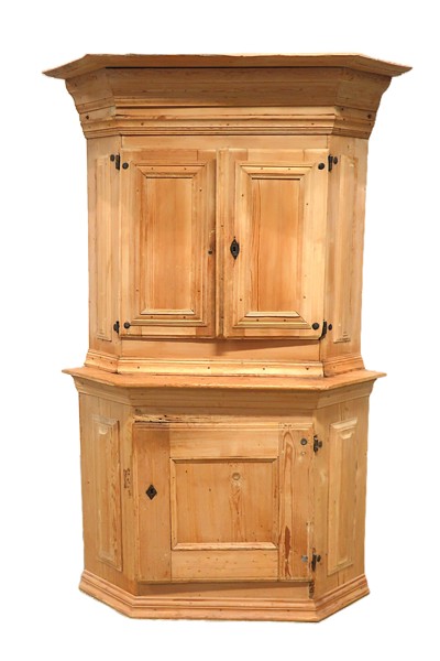 HÖRNSKÅP. ALLMOGE