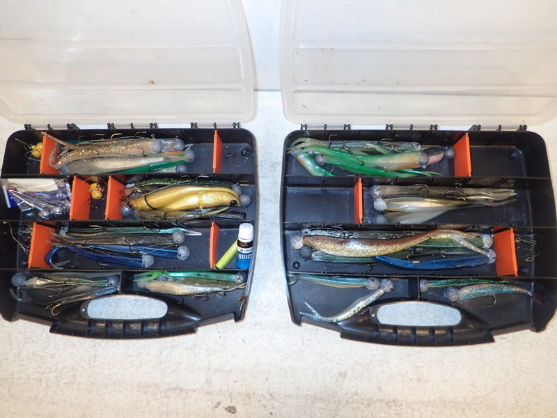 2 lådor med fiskedrag m.m