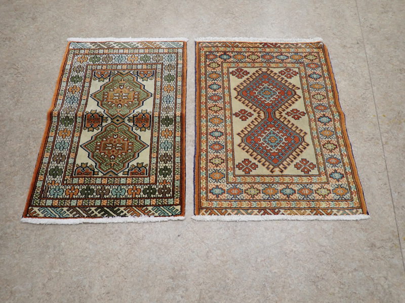 2 st ORIENTALISKA KNUTNA MATTOR