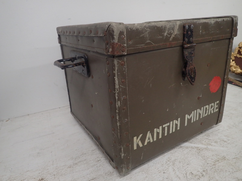 Kantin med innehåll