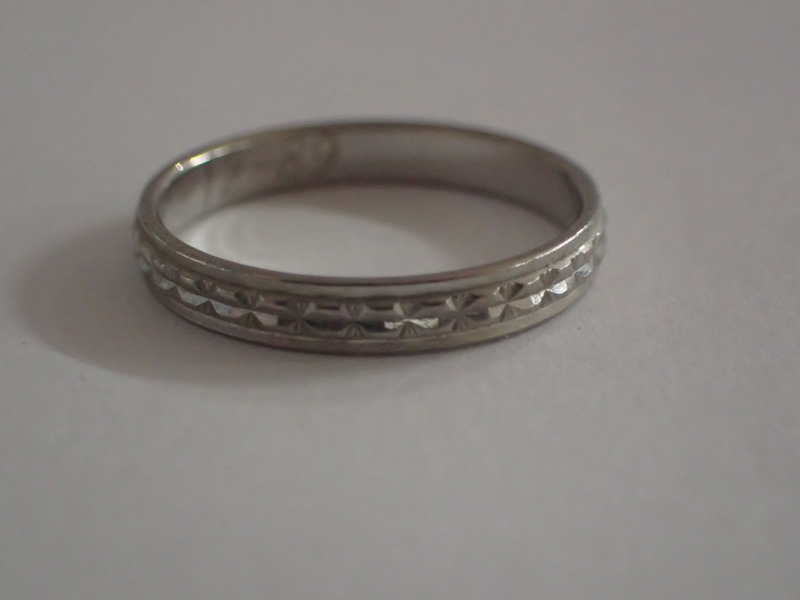 Ring 18k vitguld vikt:2,3gr