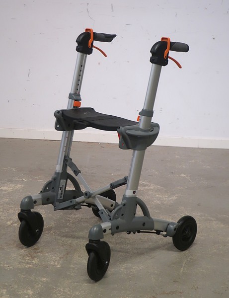ROLLATOR. VOLARIS COMPACT