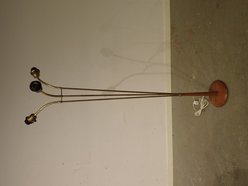 GOLVLAMPA med 3 ljuspunkter, Bottnaryd