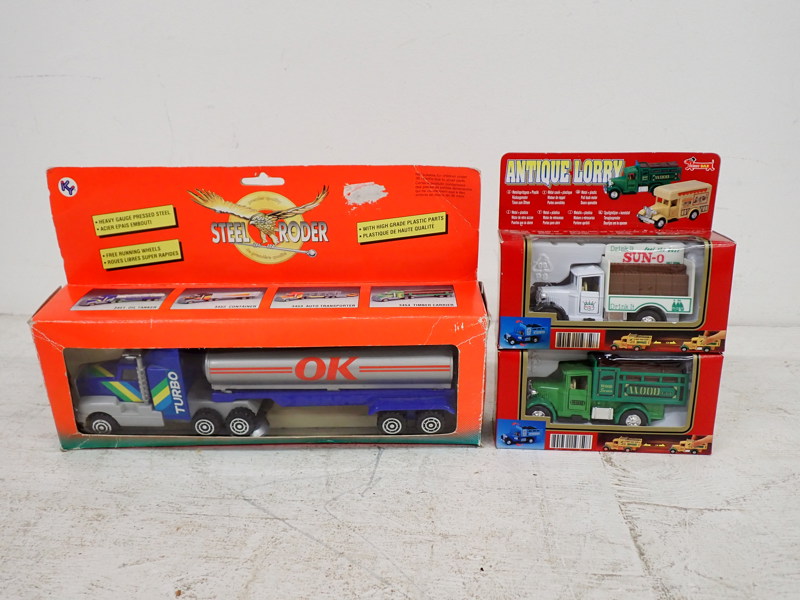 3 st LEKSAKSBILAR med förpackning