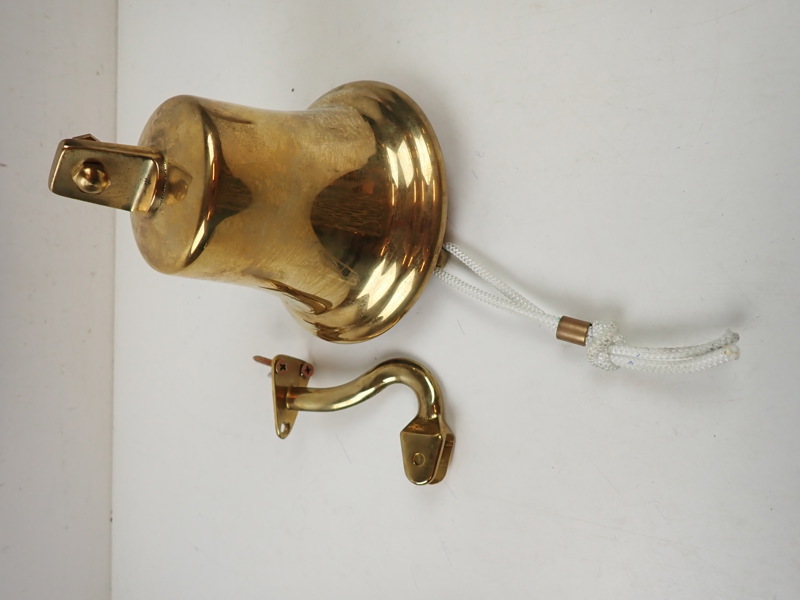 MÄSSINGKLOCKA med väggfäste