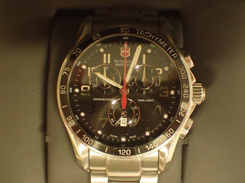 Armbandsur "Victorinox" med ask o bok