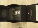 Armbandsur "Victorinox" med ask o bok