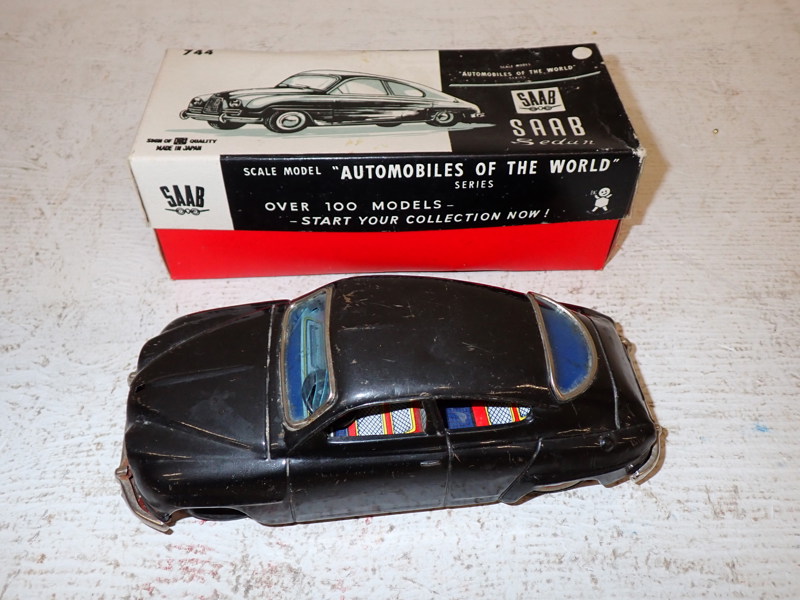 LEKSAKSBIL i plåt, SAAB 93 B, Japan, med kartong