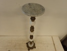 Piedistal i sten o metall     H:85cm
