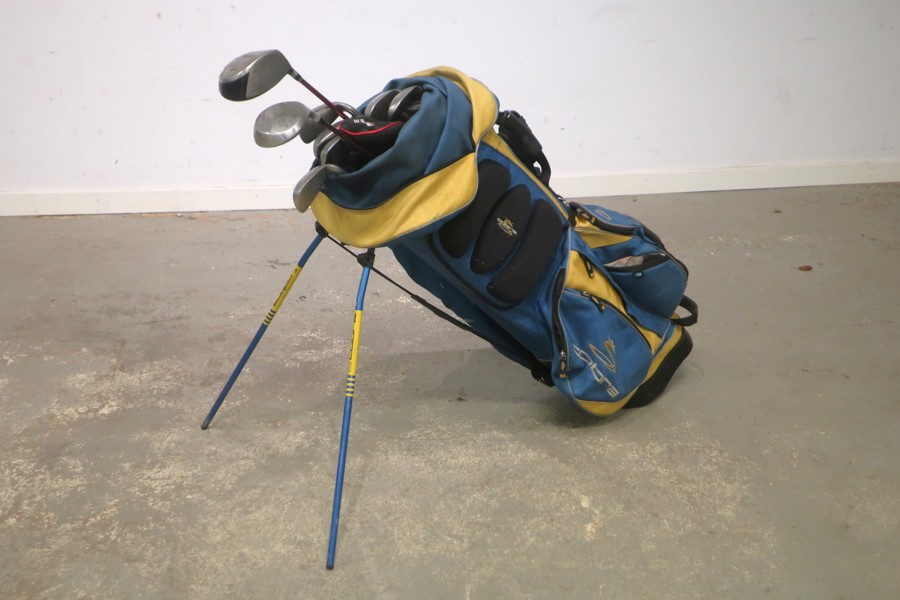 GOLFBAG MED KLUBBOR