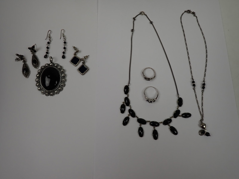 2 st HALSBAND + 2 RINGAR i Silver + Bijouterier