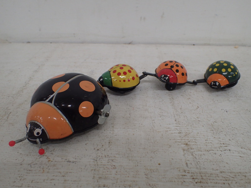 Nyckelpigor i plåt Japan L:32cm