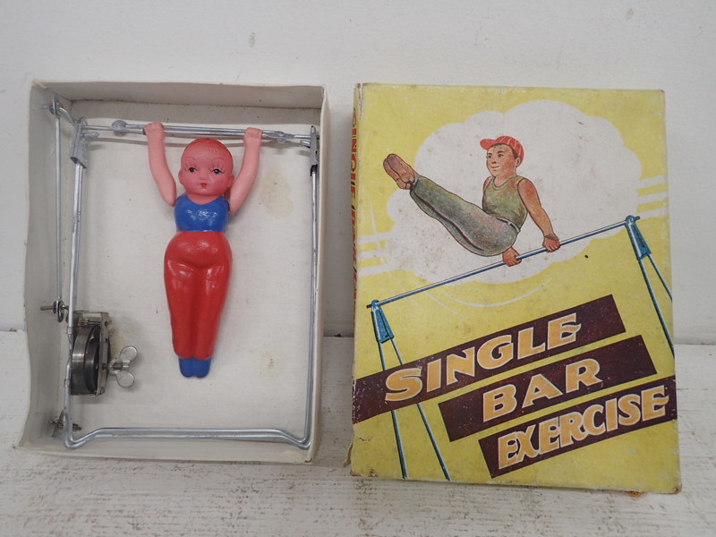 Fjäderdriven leksak "Singel Bar Exersise"