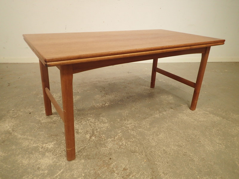 Bord med utdragsskivor