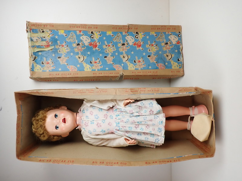 " Walking Doll" i kartong