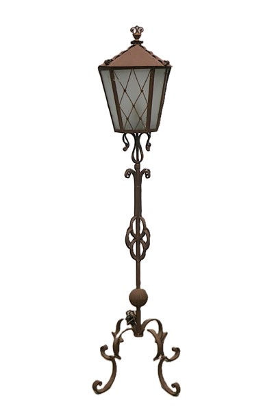GOLVLAMPA I SMIDE