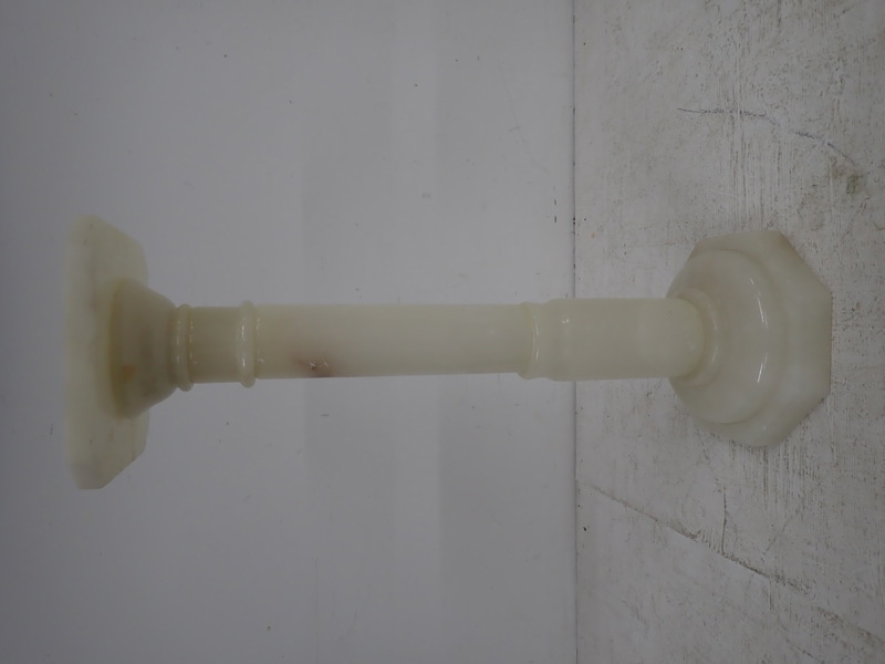 PIEDESTAL i Alabaster
