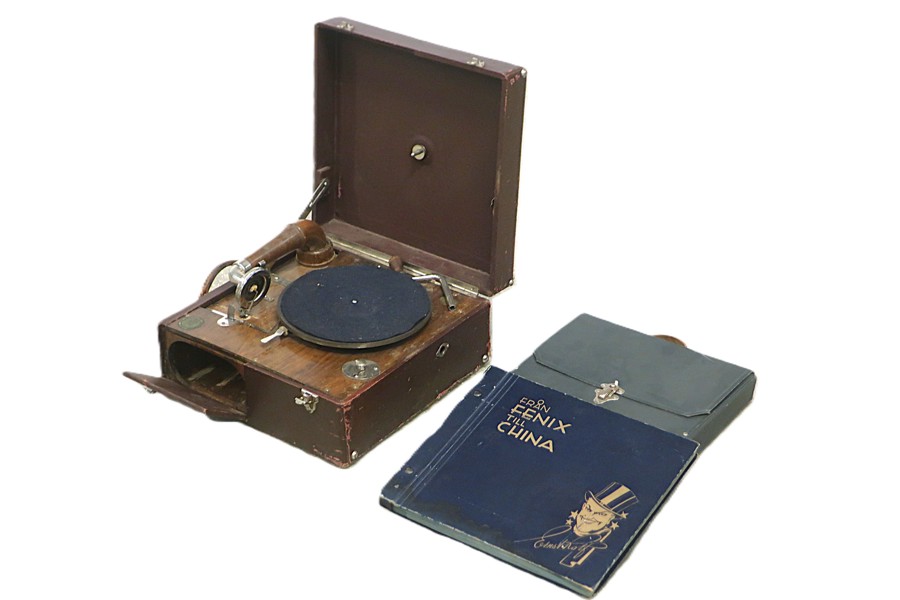 RESEGRAMMOFON MED STENKAKOR