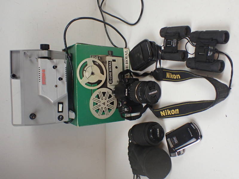 PROJEKTOR, KAMERA Nikon med tbh + 2 st KIKARE