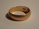 Ring  23k      vikt:4,6gr