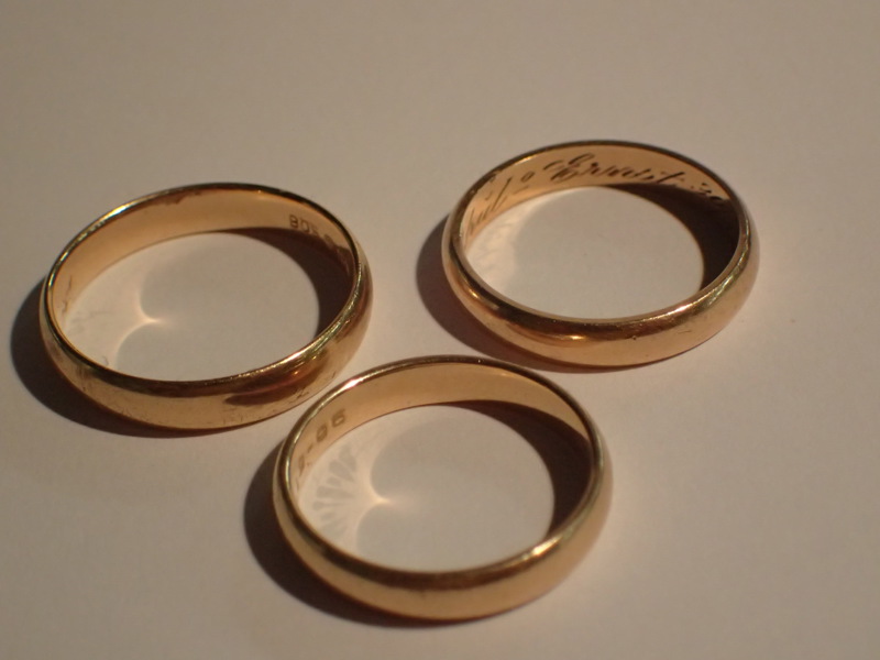 3st ringar 18k vikt:10,5gr