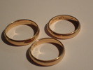 3st ringar  18k  vikt:10,5gr