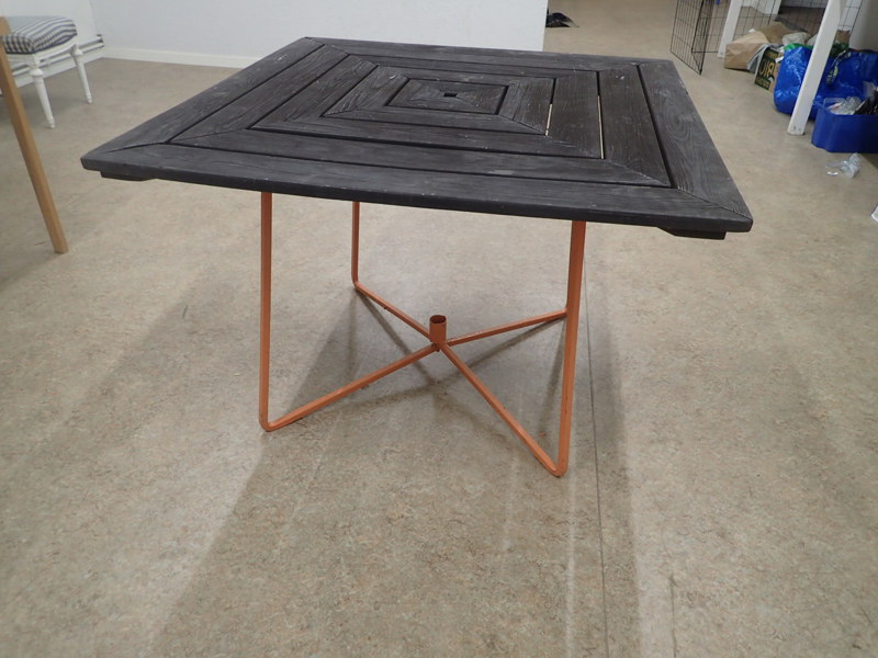 Trädgårdsbord med Grythyttan underrede