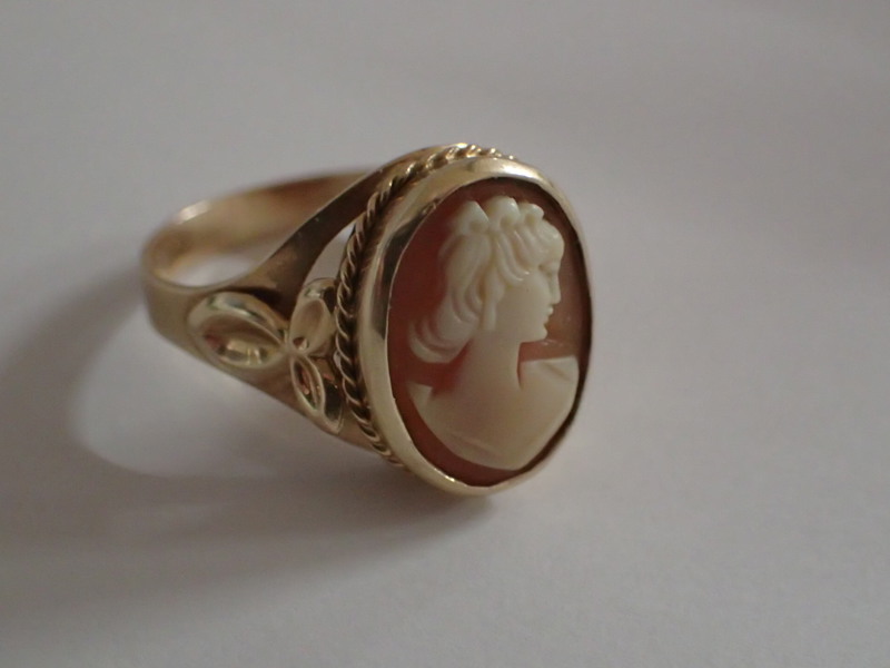 Ring 14k med kamé  Vikt:3,9gr