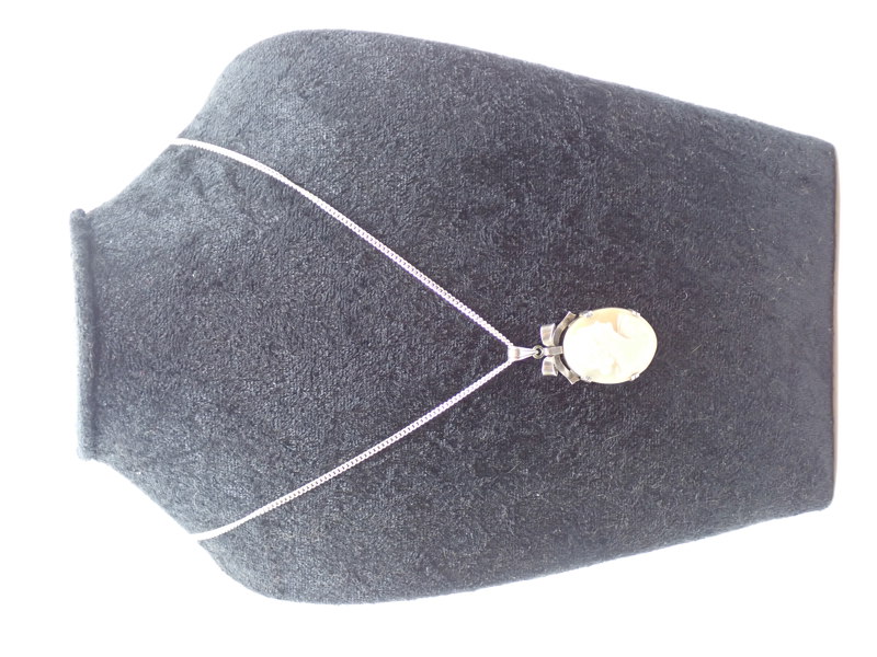 SILVERHALSBAND med KAMÉ Silverinfattad