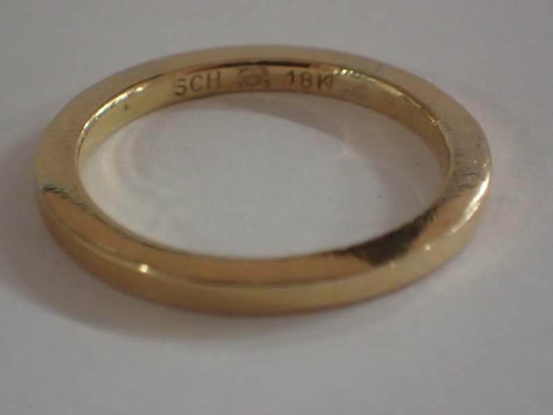 Ring 18k Schalin vikt:3,7gr
